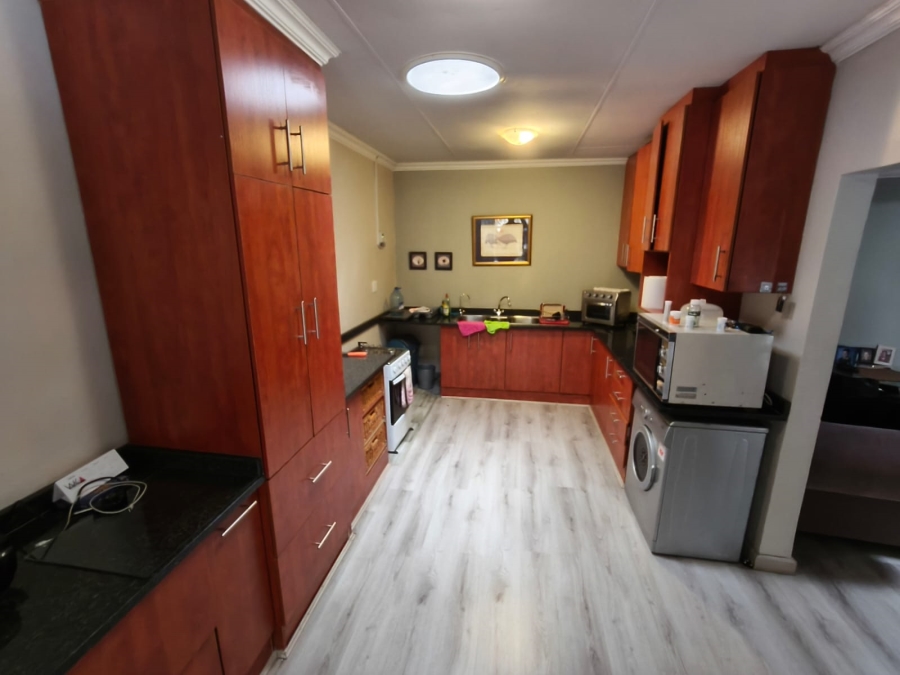 7 Bedroom Property for Sale in Safari Gardens North West